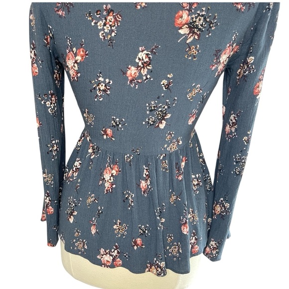 AMERICAN EAGLE Floral Tie-Front Cutout Top with Long Flare Sleeves, Medium - Picture 6 of 9